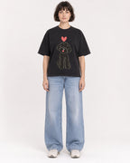Mockup Boxy Heavyweight Tee Black female full-body 39