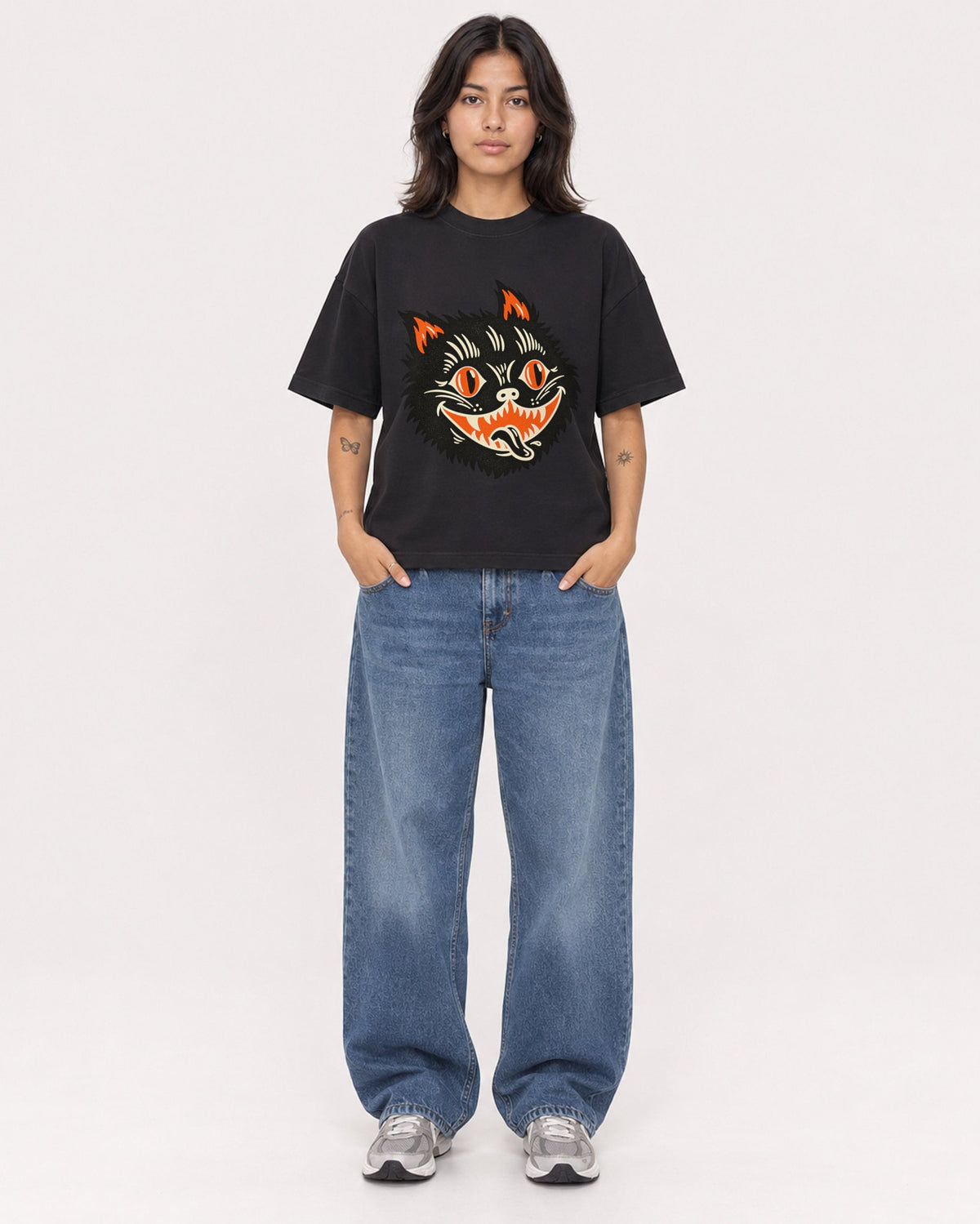 Mockup Boxy Heavyweight Tee Black female full-body 36