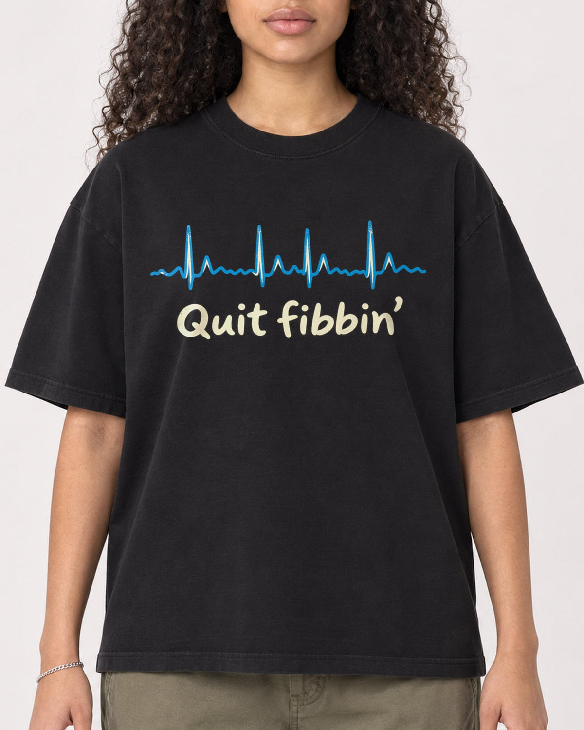Mockup Boxy Heavyweight Tee Black female close-up 10