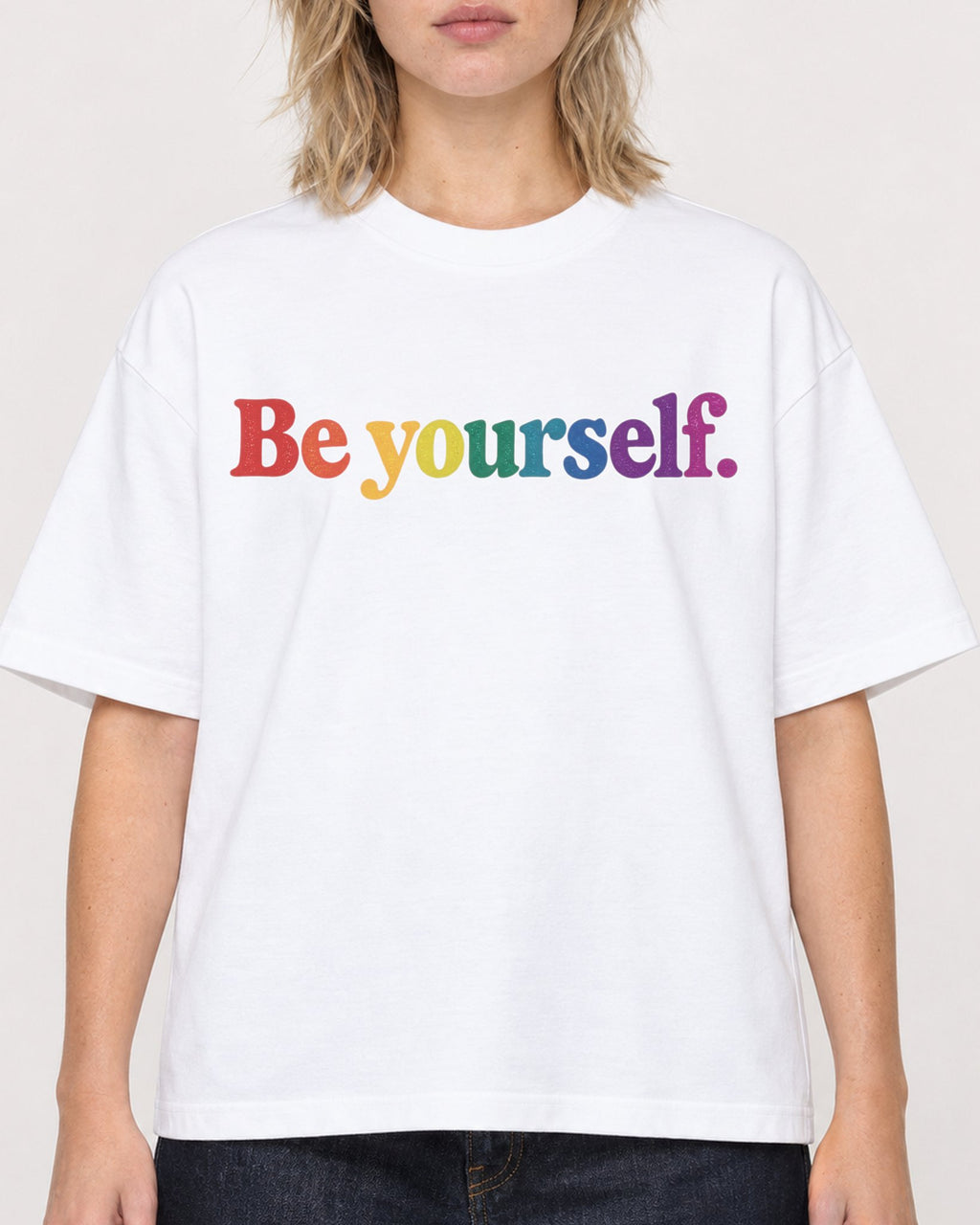 Mockup Boxy Heavyweight Tee White female close-up 19