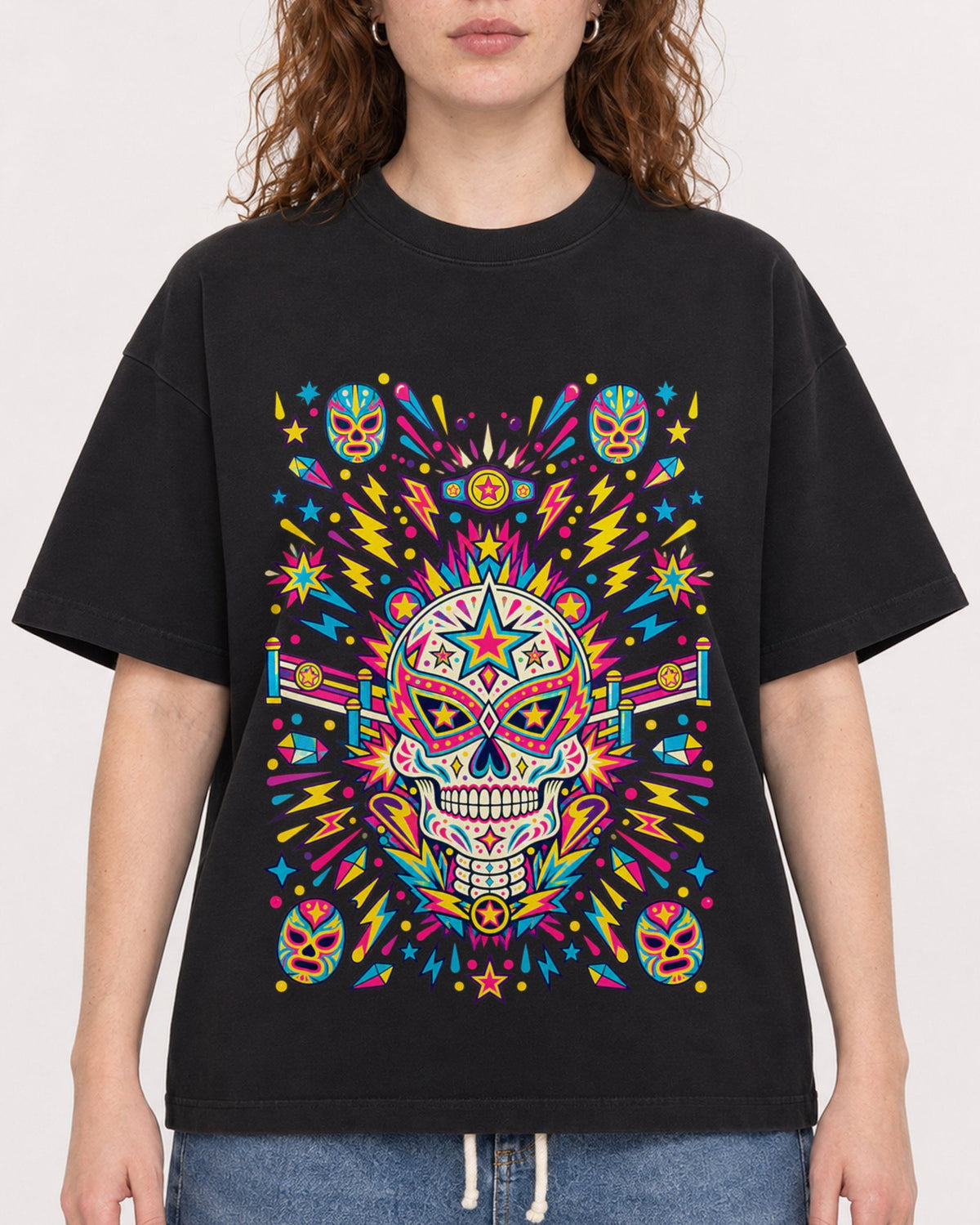 Mockup Boxy Heavyweight Tee Black female close-up 09