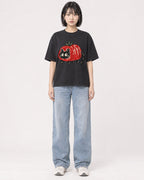 Mockup Boxy Heavyweight Tee Black female full-body 11