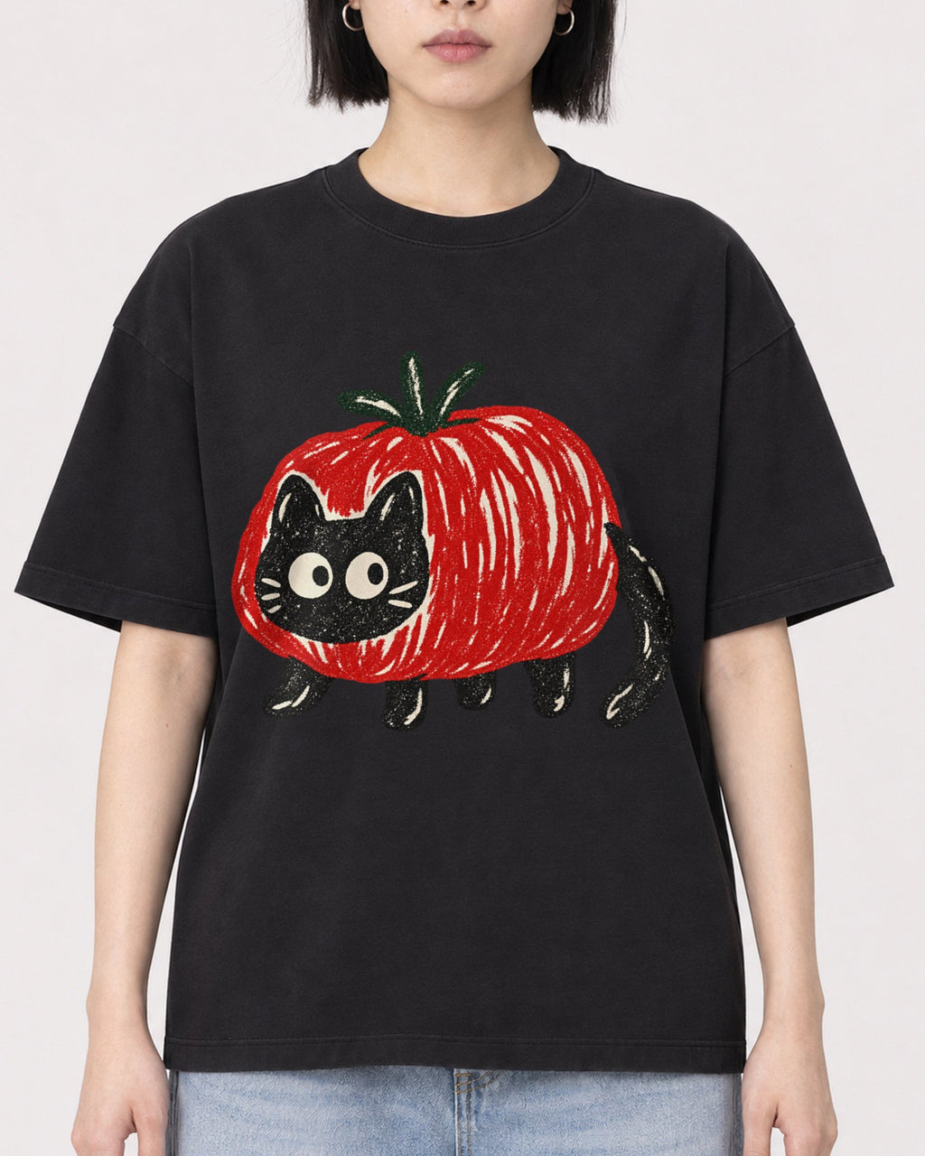 Mockup Boxy Heavyweight Tee Black female close-up 11