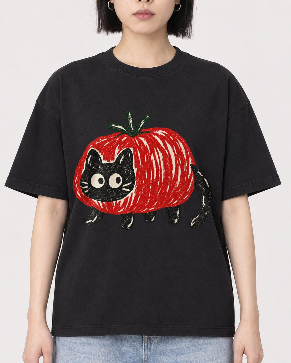 Mockup Boxy Heavyweight Tee Black female close-up 11