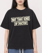 Mockup Boxy Heavyweight Tee Black female close-up 01