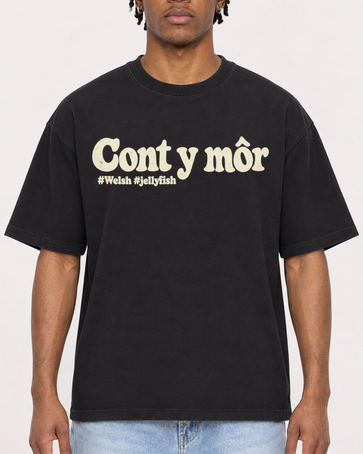 Mockup Boxy Heavyweight Tee Black male close-up 05