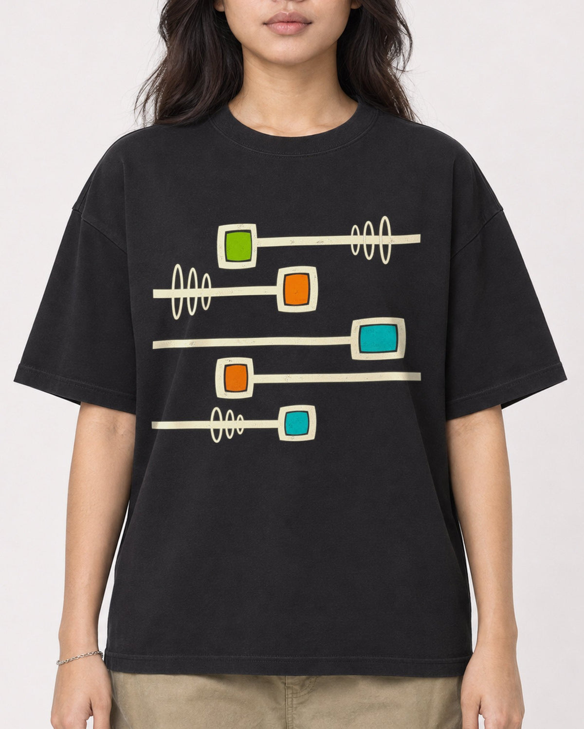 Mockup Boxy Heavyweight Tee Black female close-up 02