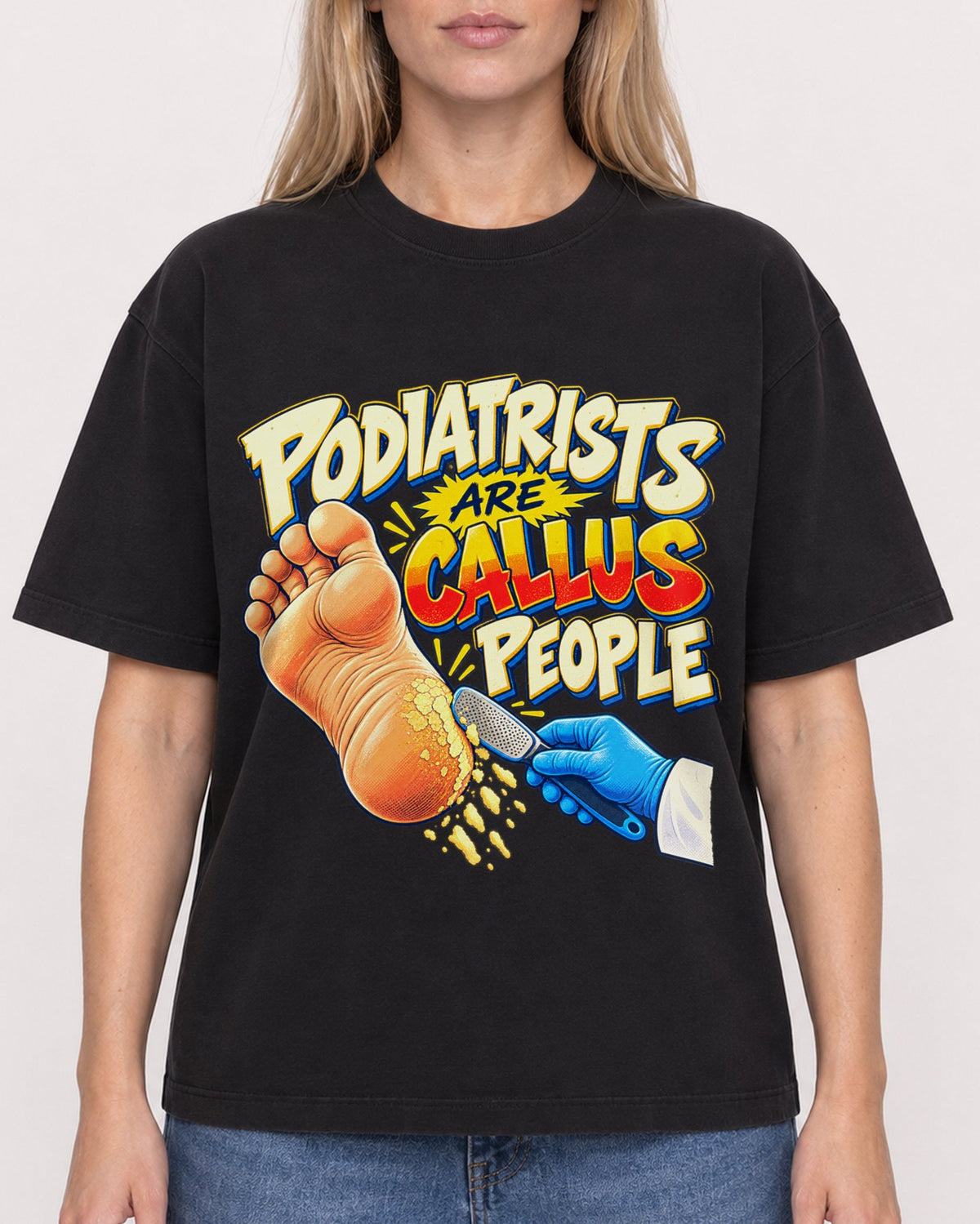 Mockup Boxy Heavyweight Tee Black female close-up 08