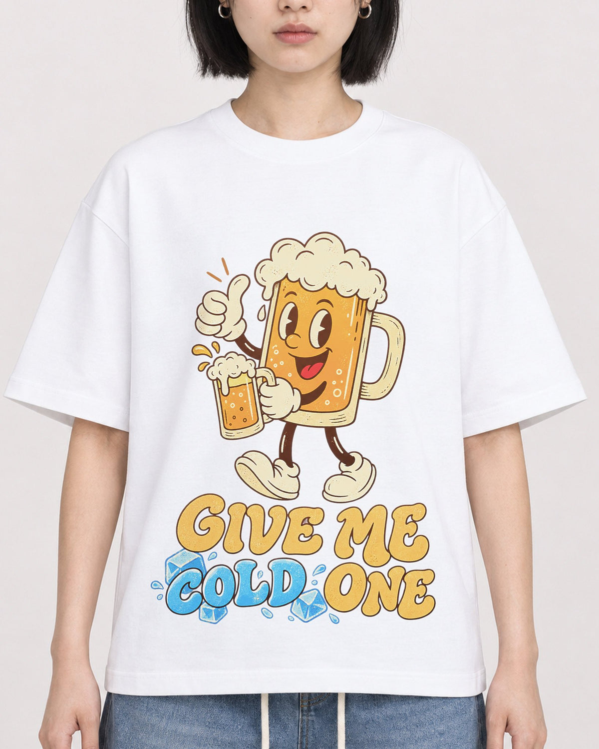 Mockup Boxy Heavyweight Tee White female close-up 11