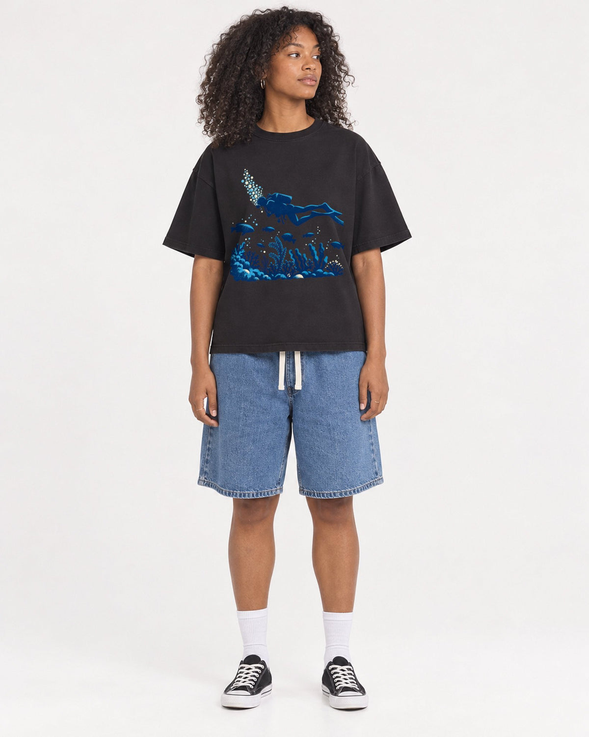 Mockup Boxy Heavyweight Tee Black female full-body 05