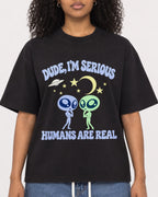 Mockup Boxy Heavyweight Tee Black female close-up 05