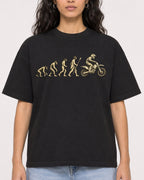 Mockup Boxy Heavyweight Tee Black female close-up 07