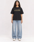 Mockup Boxy Heavyweight Tee Black female full-body 07