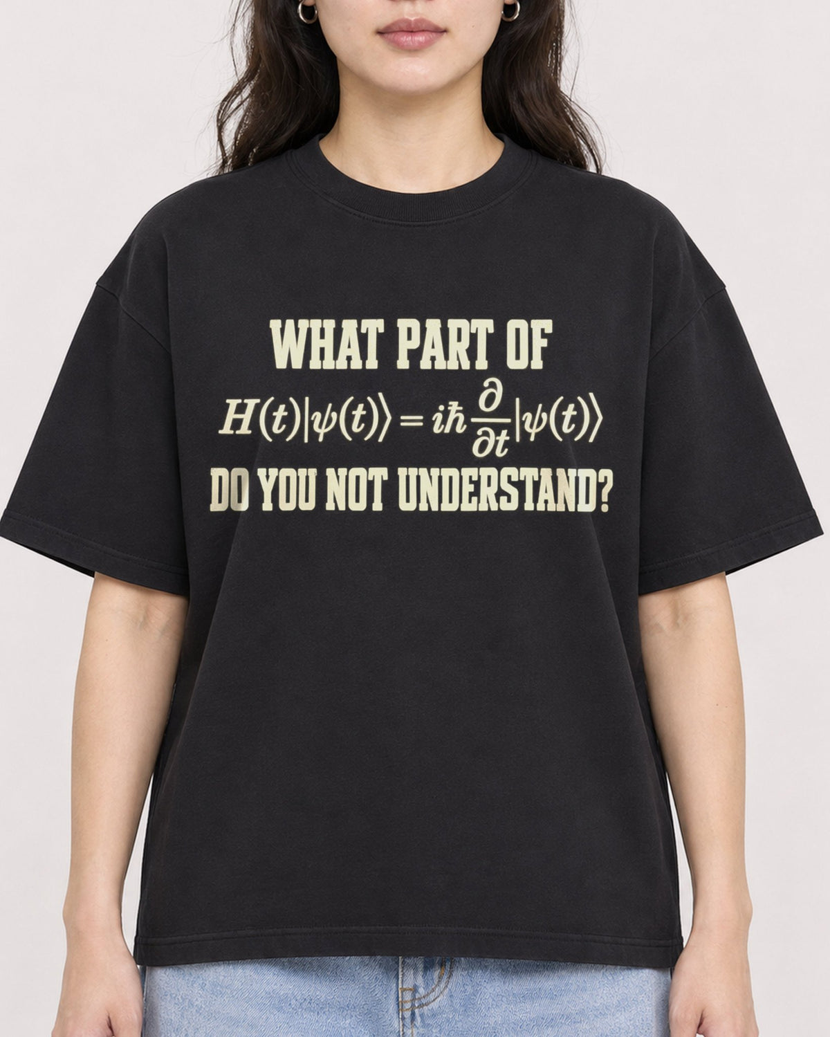 Mockup Boxy Heavyweight Tee Black female close-up 03