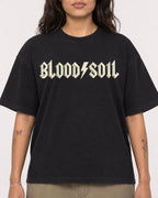 Mockup Boxy Heavyweight Tee Black female close-up 06