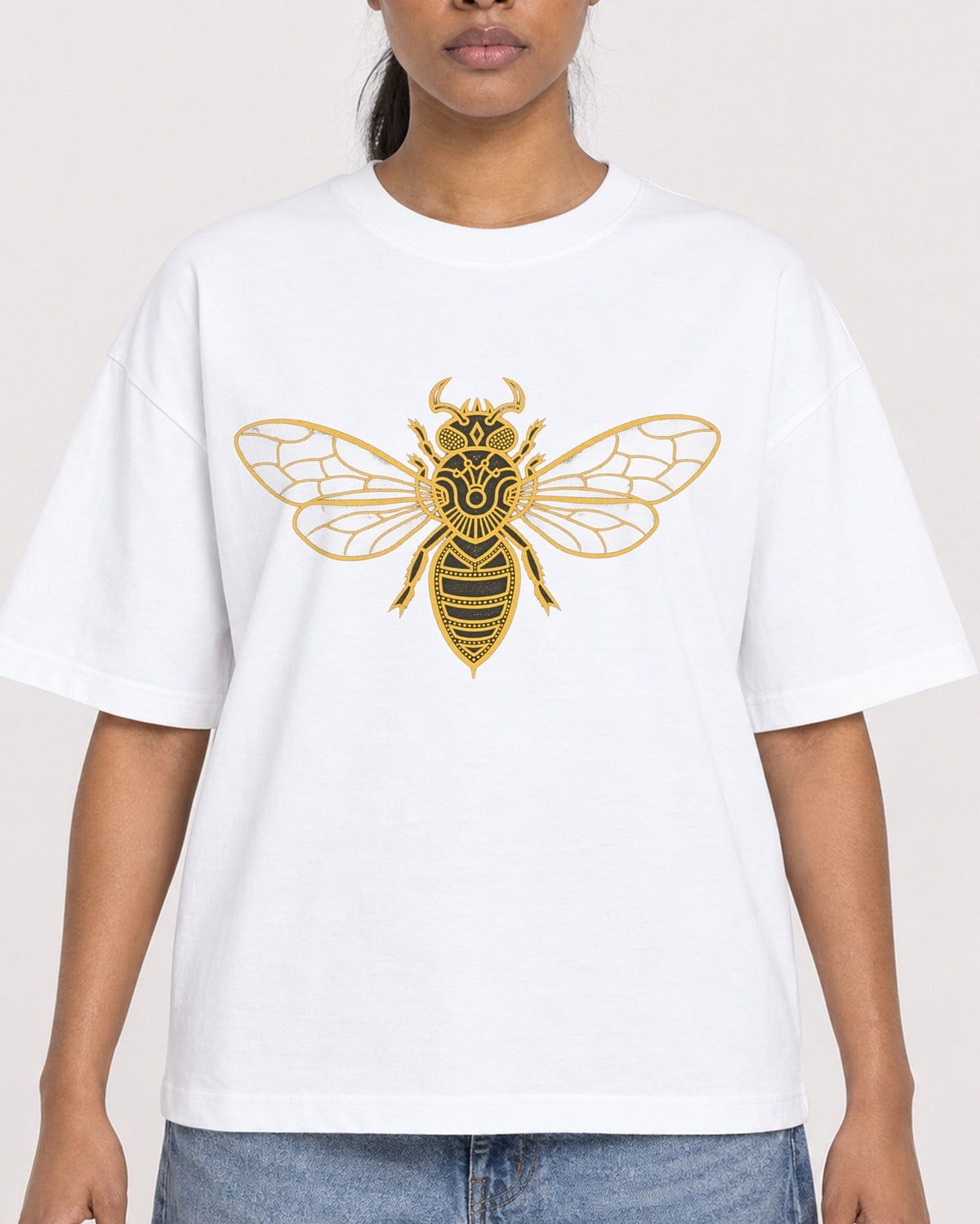 Mockup Boxy Heavyweight Tee White female close-up 25