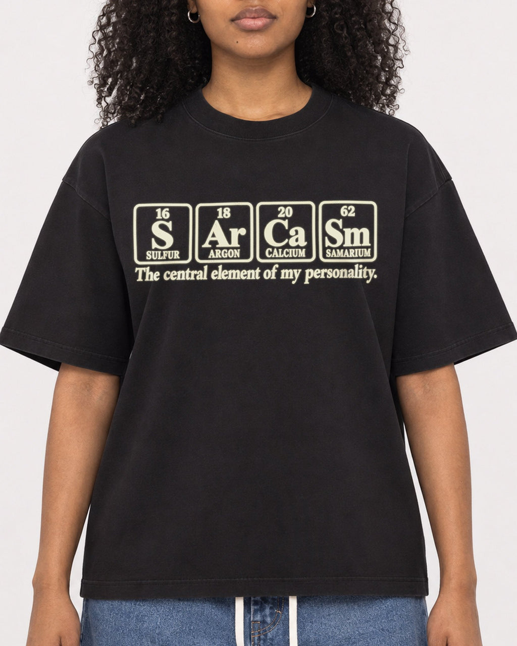 Mockup Boxy Heavyweight Tee Black female close-up 05