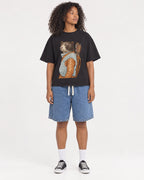 Mockup Boxy Heavyweight Tee Black female full-body 05
