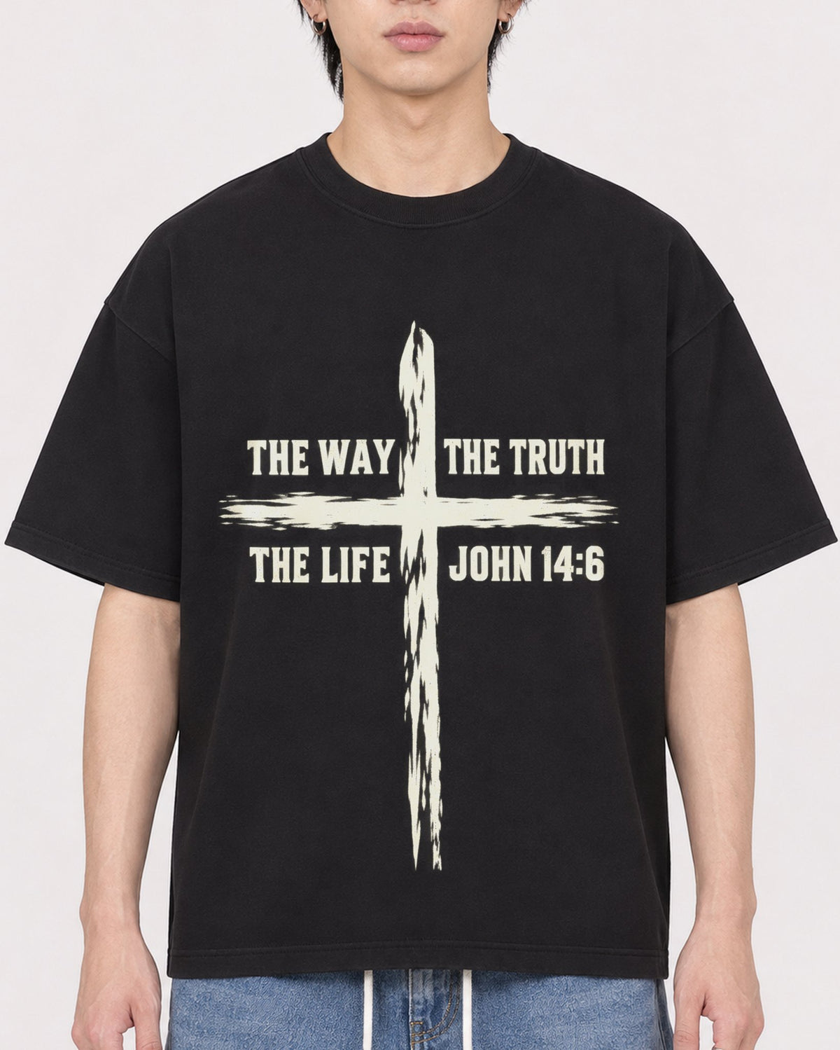 Mockup Boxy Heavyweight Tee Black male close-up 11