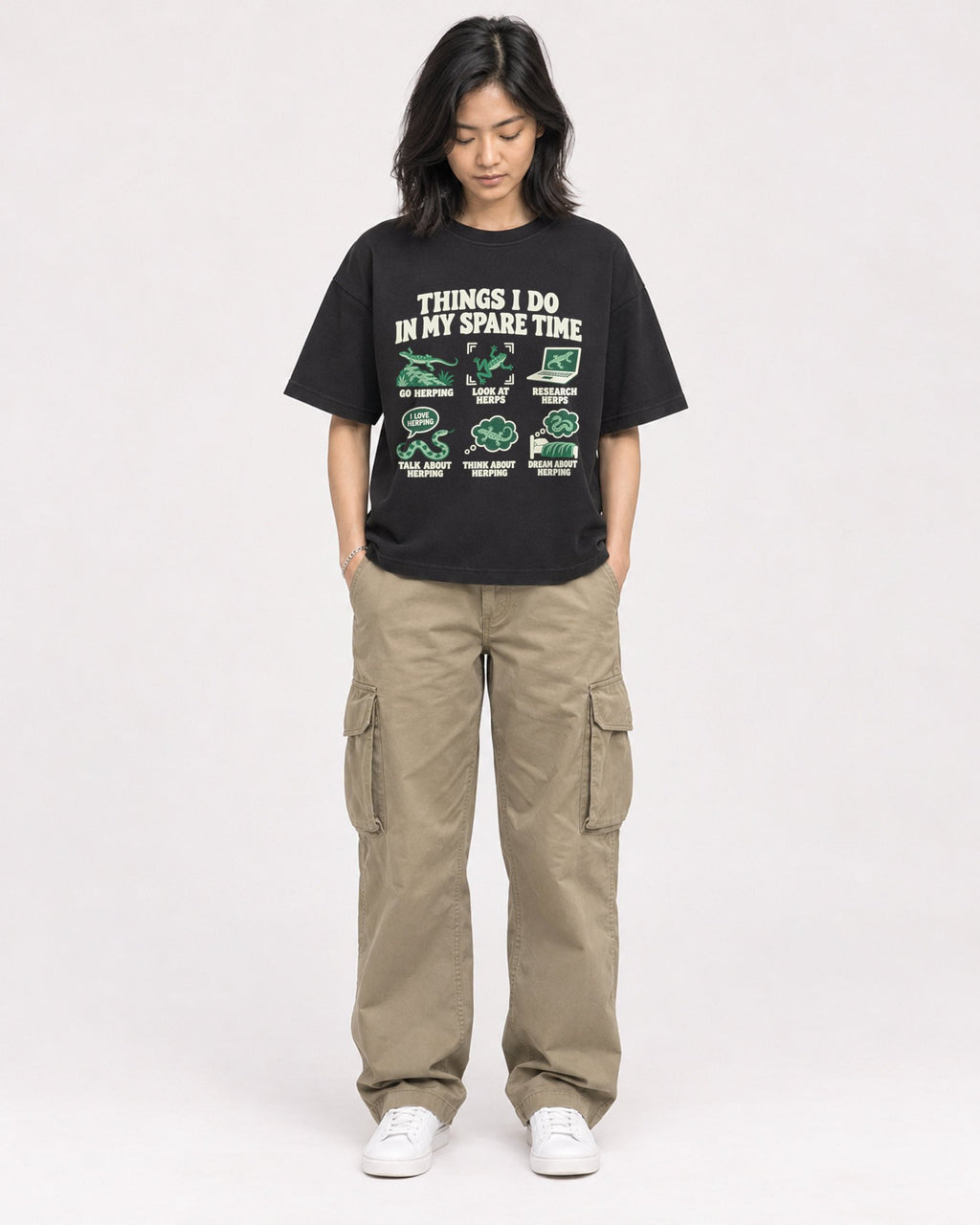 Mockup Boxy Heavyweight Tee Black female full-body 22