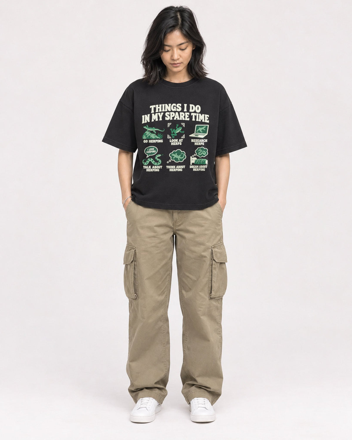 Mockup Boxy Heavyweight Tee Black female full-body 22
