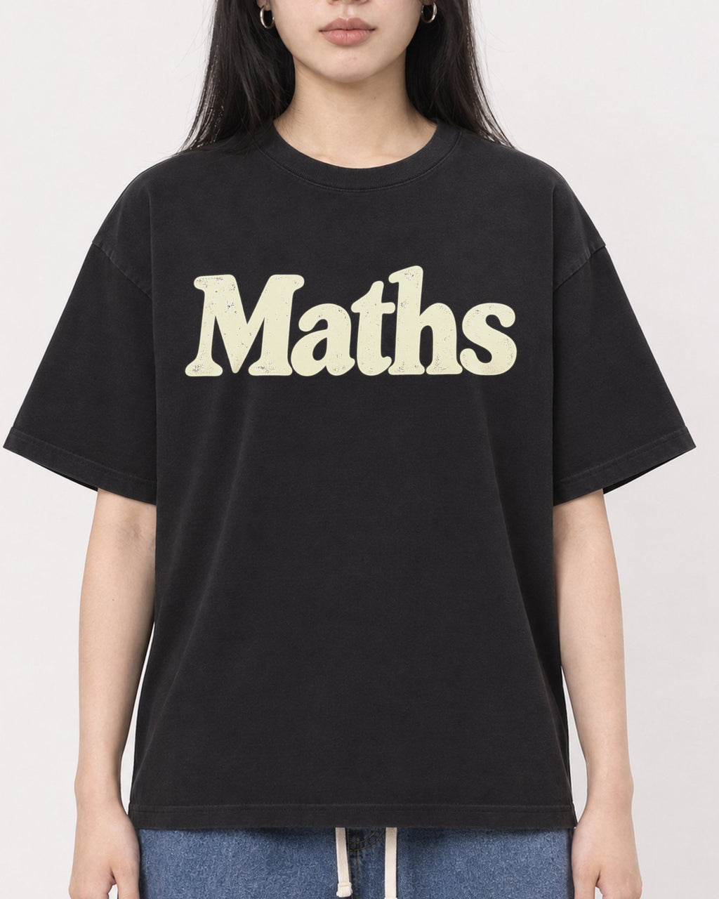 Mockup Boxy Heavyweight Tee Black female close-up 01
