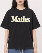 Mockup Boxy Heavyweight Tee Black female close-up 01