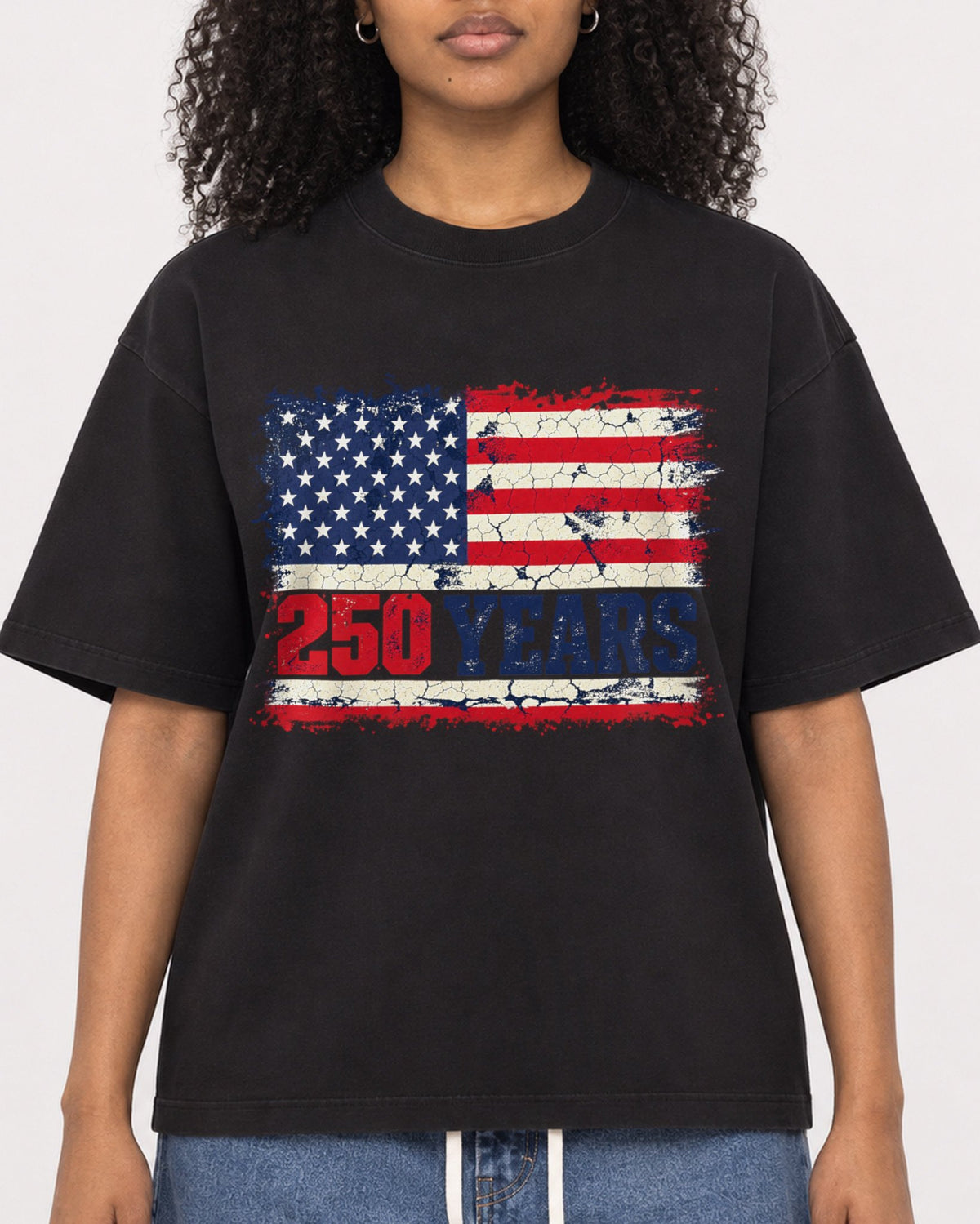 Mockup Boxy Heavyweight Tee Black female close-up 05