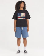 Mockup Boxy Heavyweight Tee Black female full-body 05