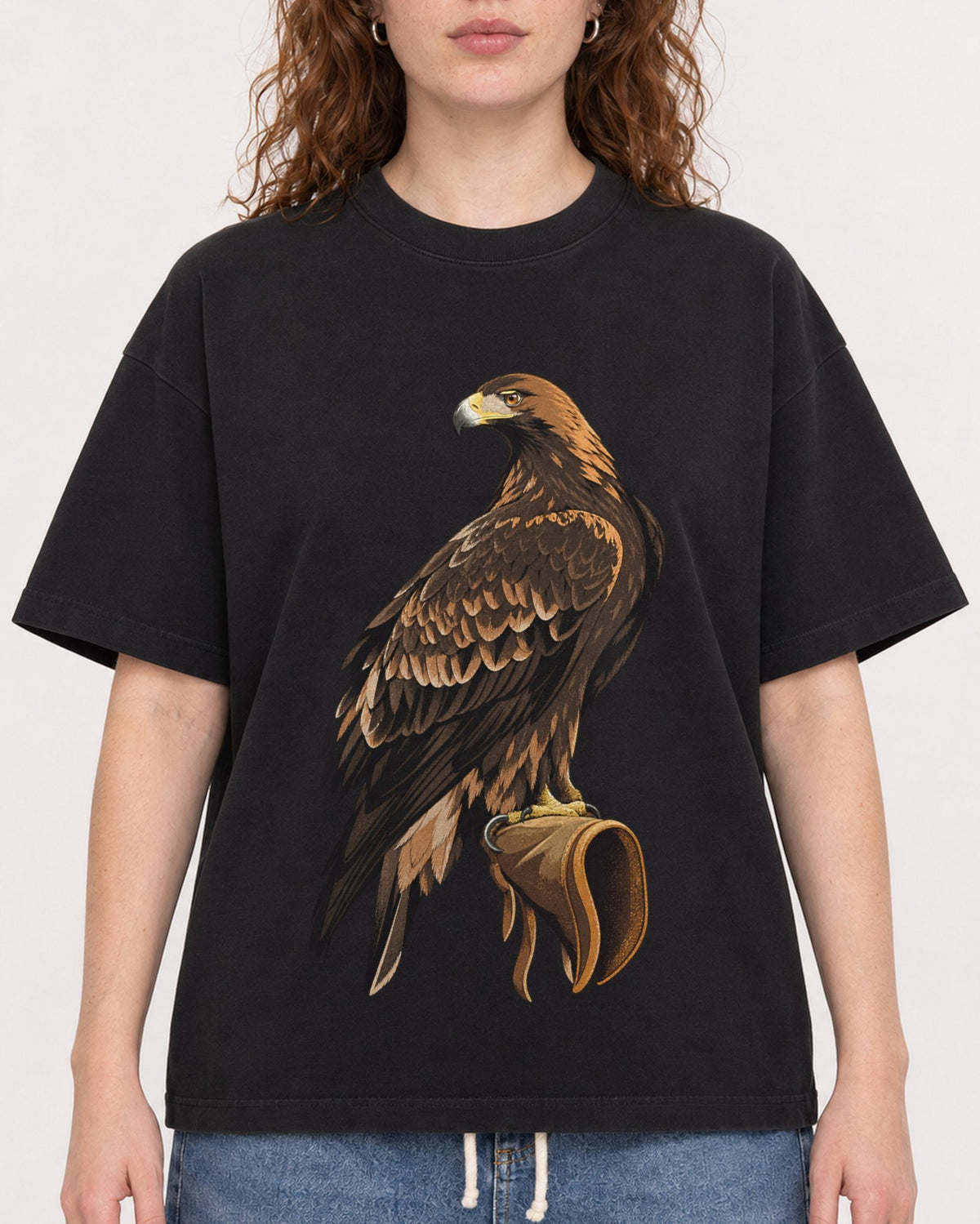 Mockup Boxy Heavyweight Tee Black female close-up 09