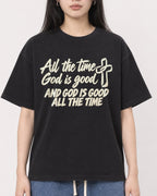 Mockup Boxy Heavyweight Tee Black female close-up 01