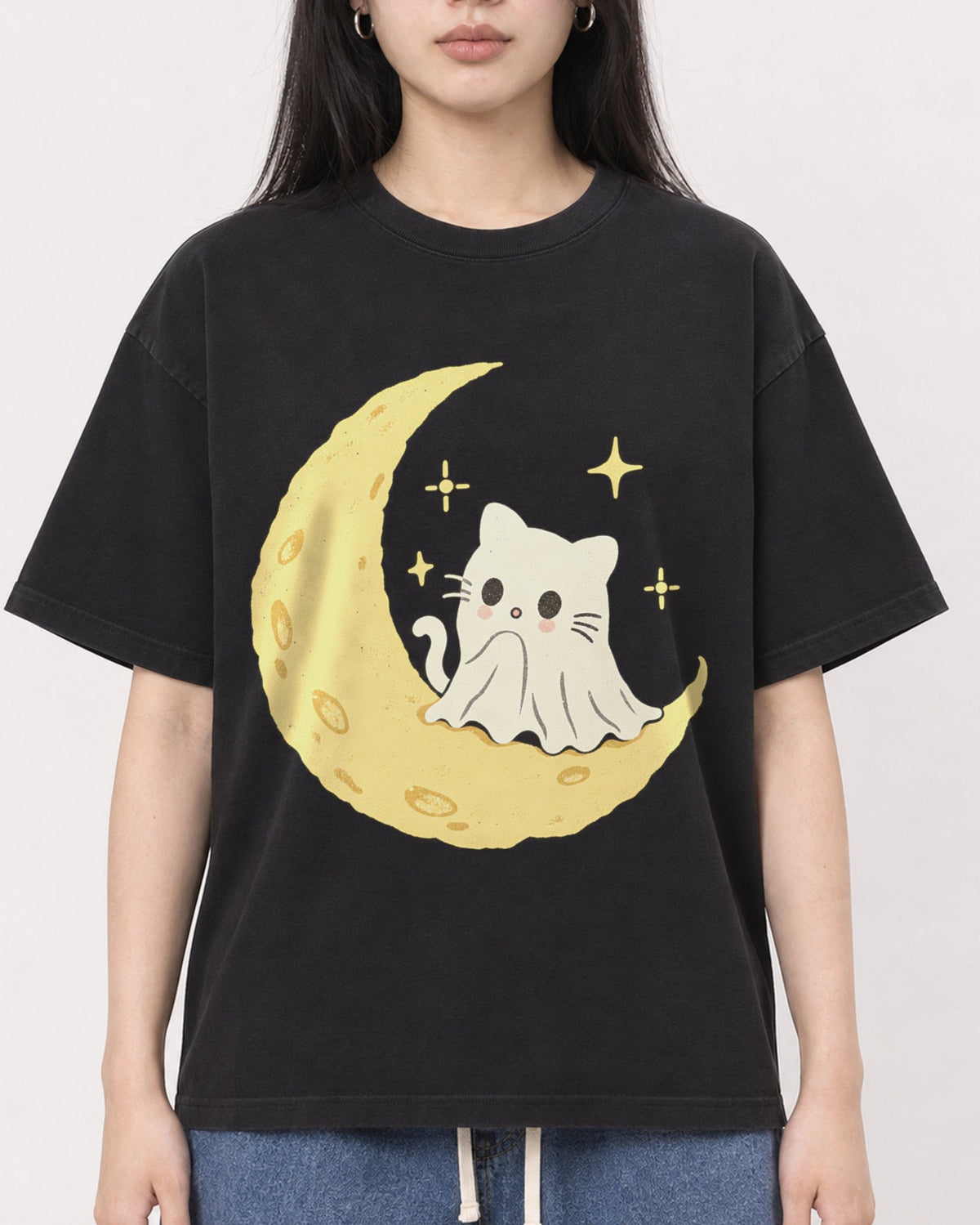 Mockup Boxy Heavyweight Tee Black female close-up 01