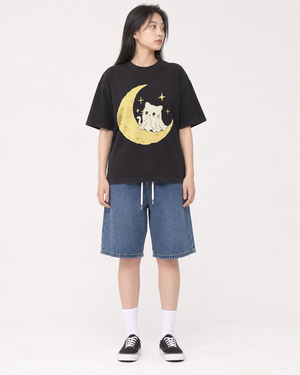Mockup Boxy Heavyweight Tee Black female full-body 01