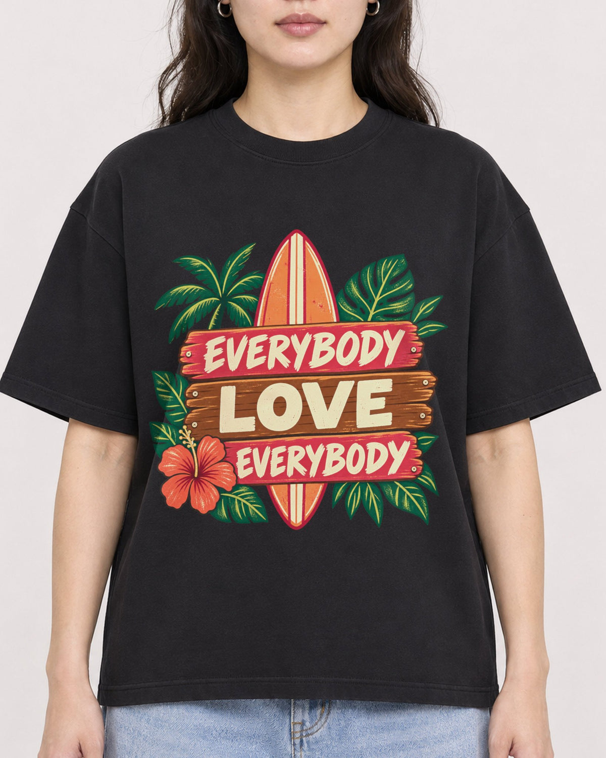 Mockup Boxy Heavyweight Tee Black female close-up 03