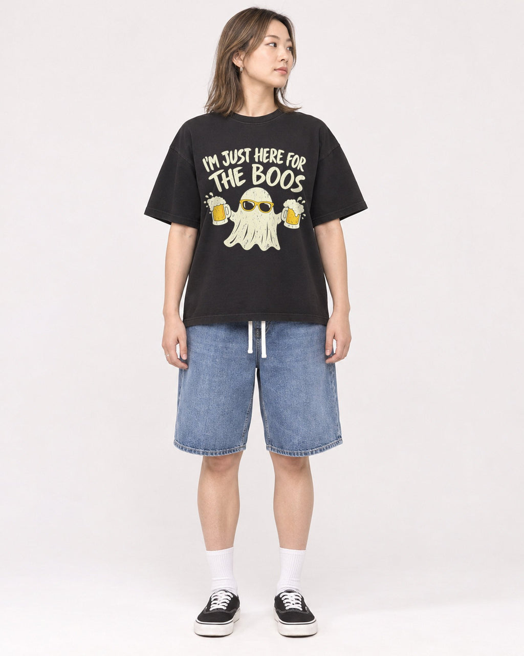 Mockup Boxy Heavyweight Tee Black female full-body 33
