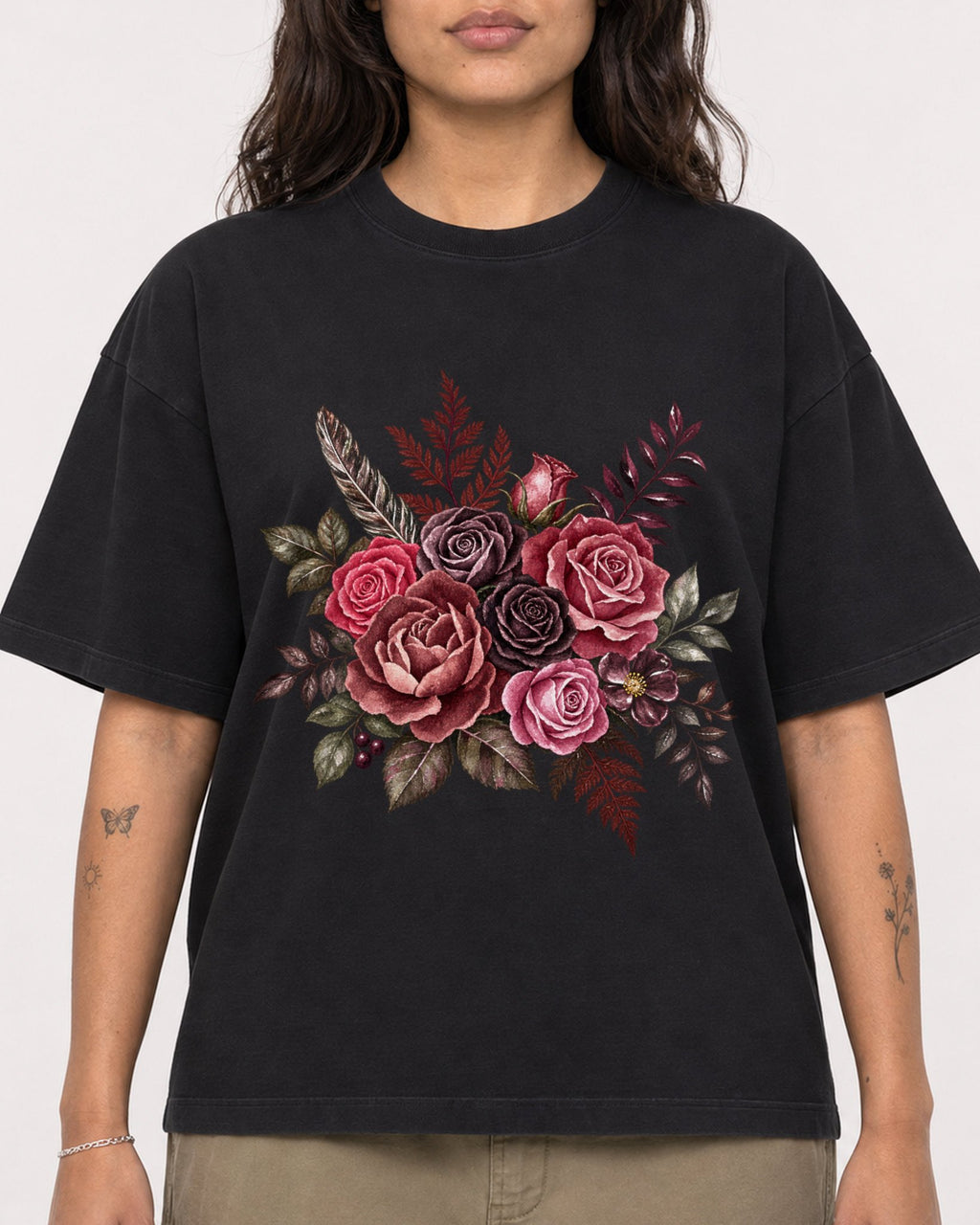 Mockup Boxy Heavyweight Tee Black female close-up 06
