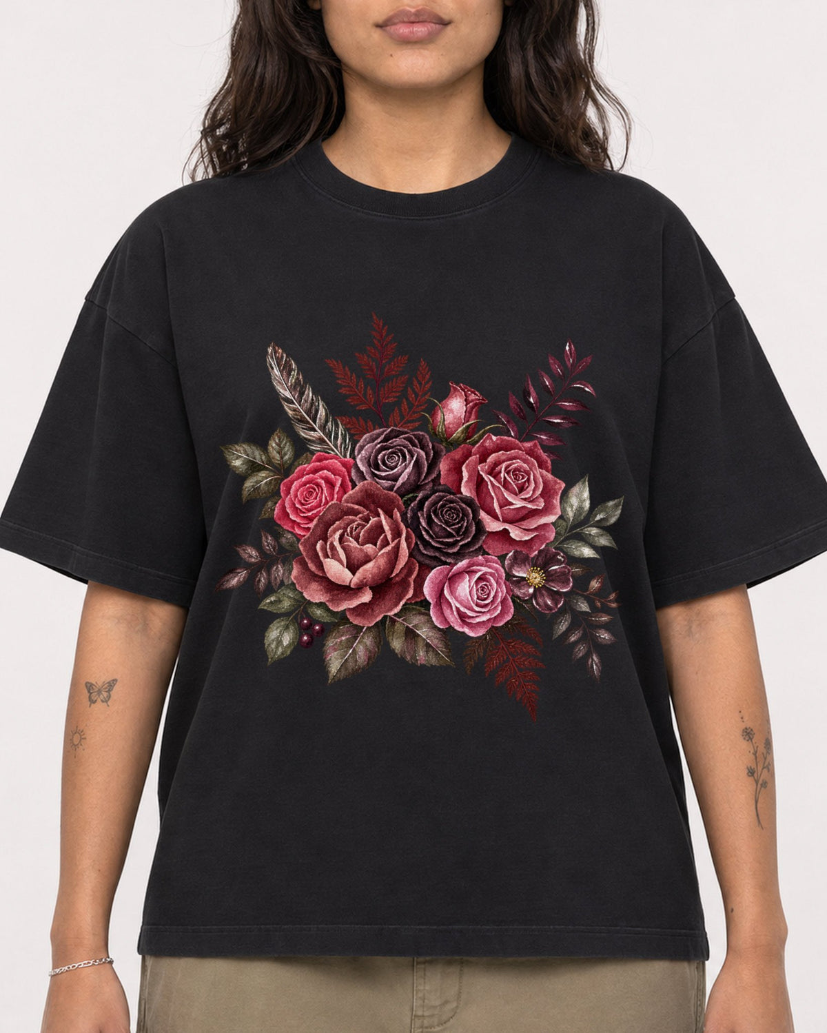 Mockup Boxy Heavyweight Tee Black female close-up 06