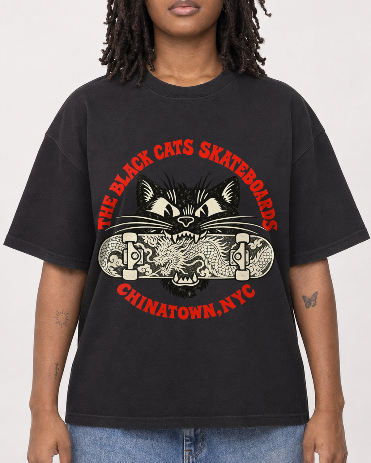 Mockup Boxy Heavyweight Tee Black female close-up 24