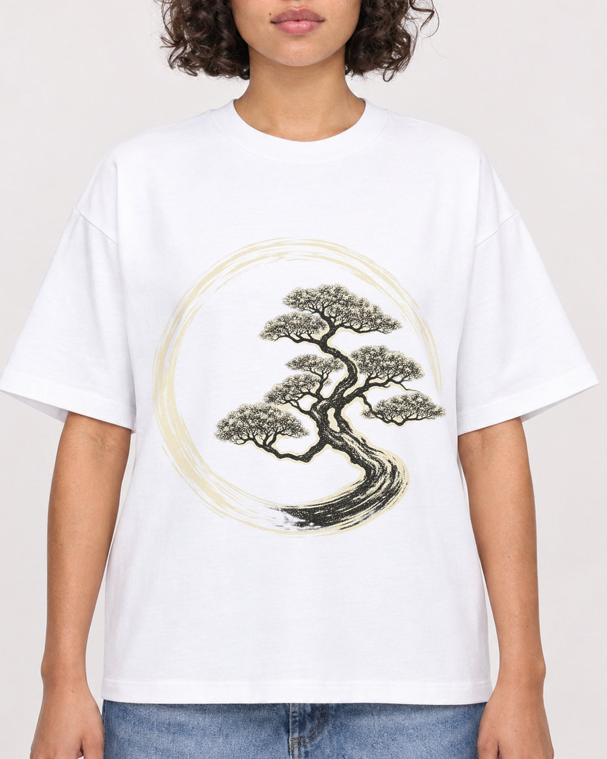 Mockup Boxy Heavyweight Tee White female close-up 40