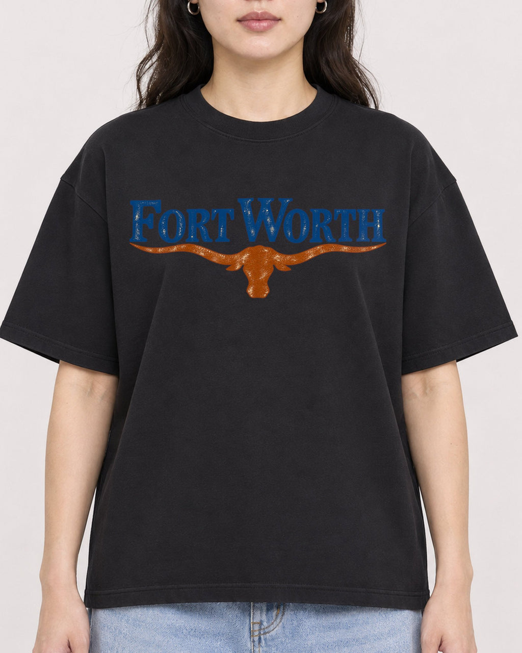 Mockup Boxy Heavyweight Tee Black female close-up 03