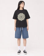 Mockup Boxy Heavyweight Tee Black female full-body 01