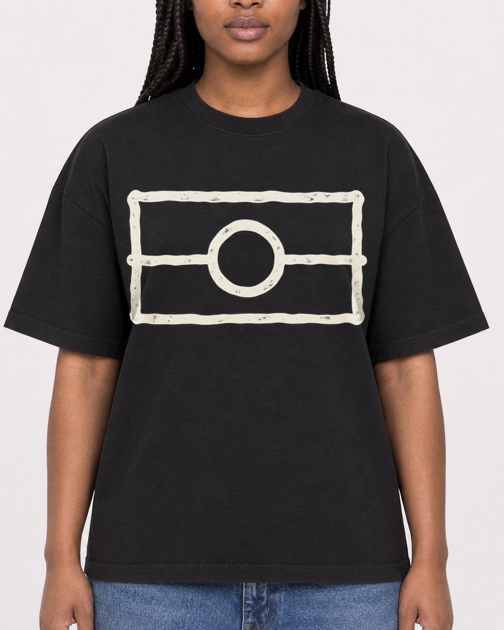 Mockup Boxy Heavyweight Tee Black female close-up 04