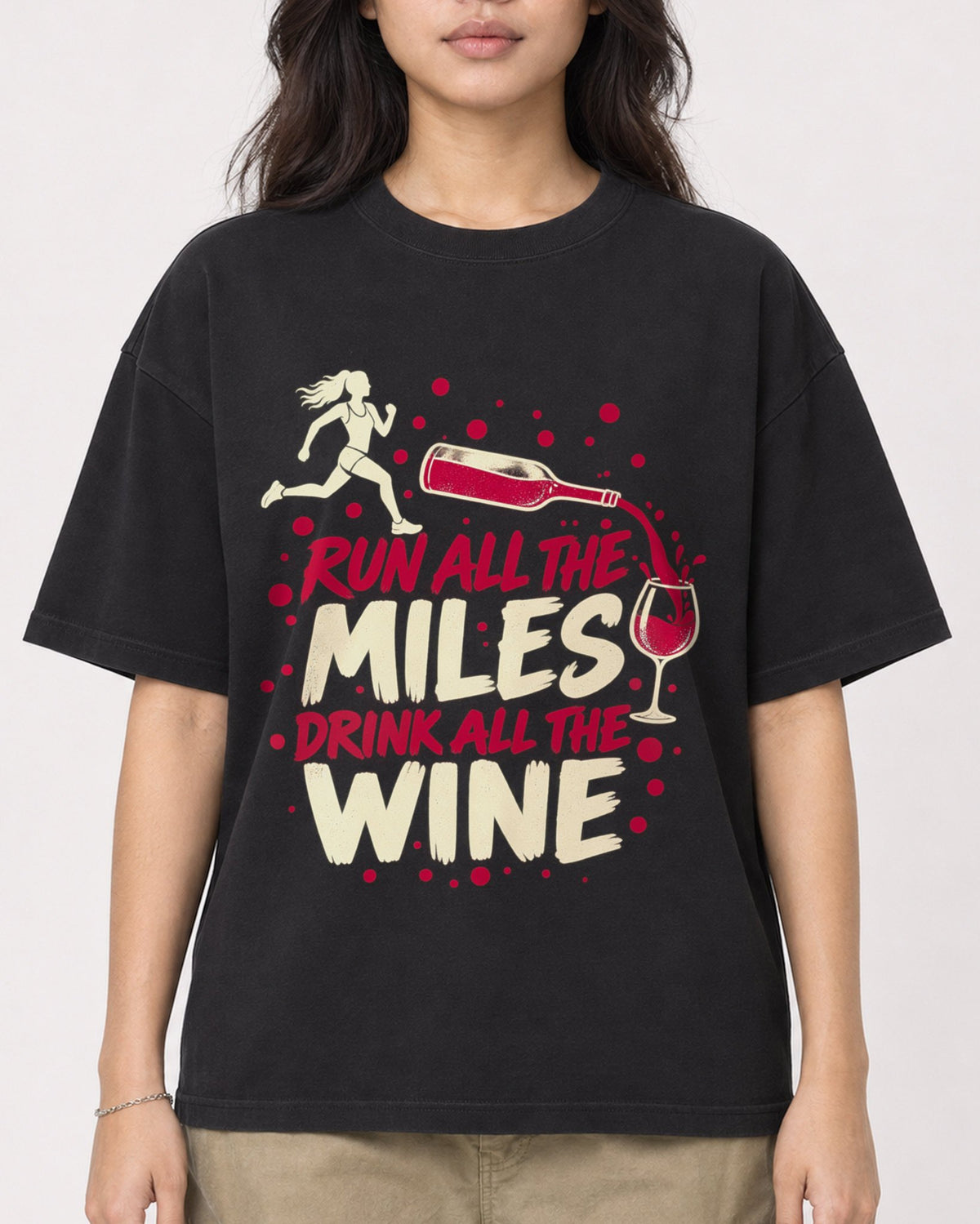 Mockup Boxy Heavyweight Tee Black female close-up 02