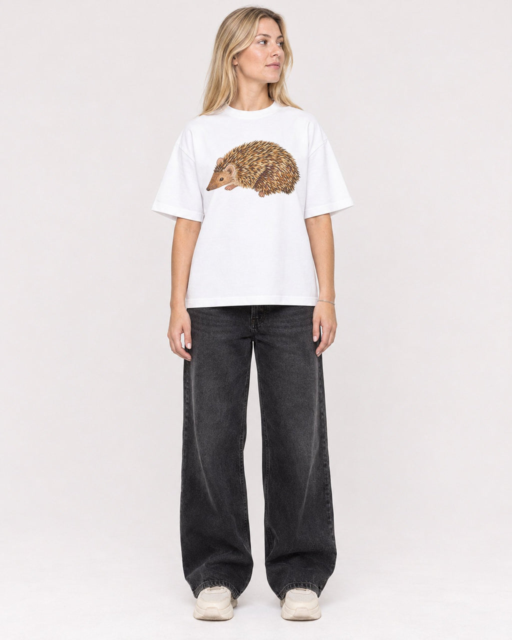 Mockup Boxy Heavyweight Tee White female full-body 08