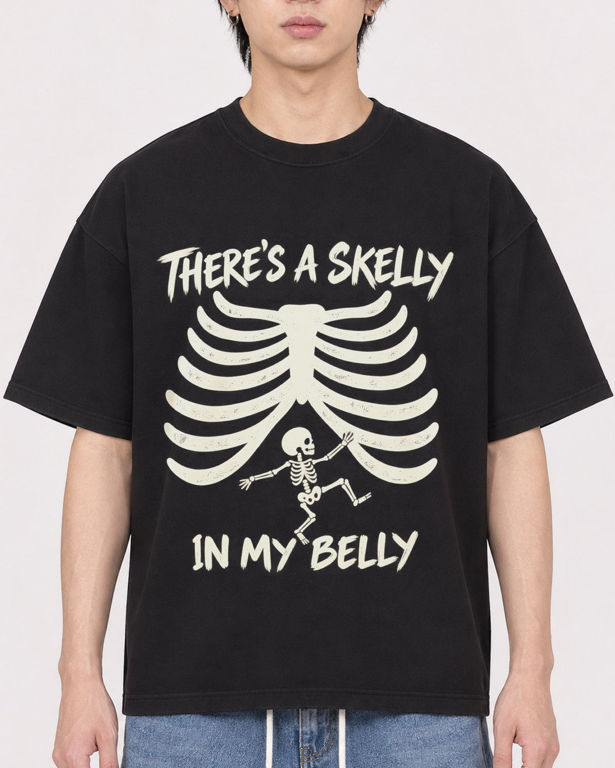 Mockup Boxy Heavyweight Tee Black male close-up 11