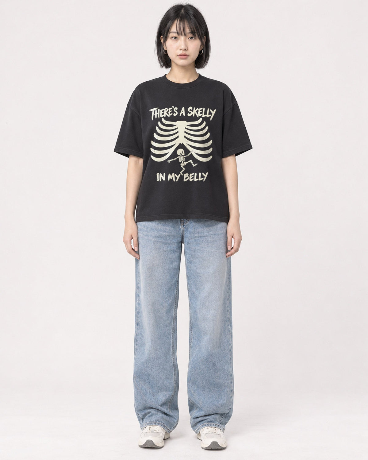 Mockup Boxy Heavyweight Tee Black female full-body 11