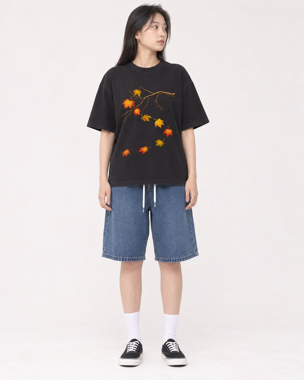 Mockup Boxy Heavyweight Tee Black female full-body 01