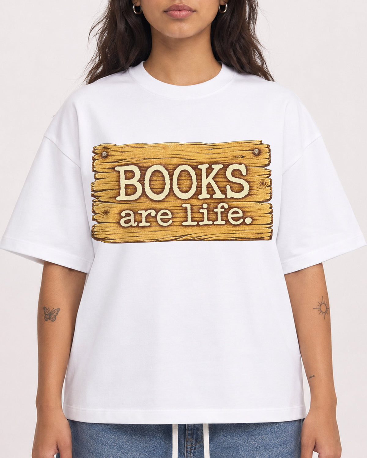 Mockup Boxy Heavyweight Tee White female close-up 06