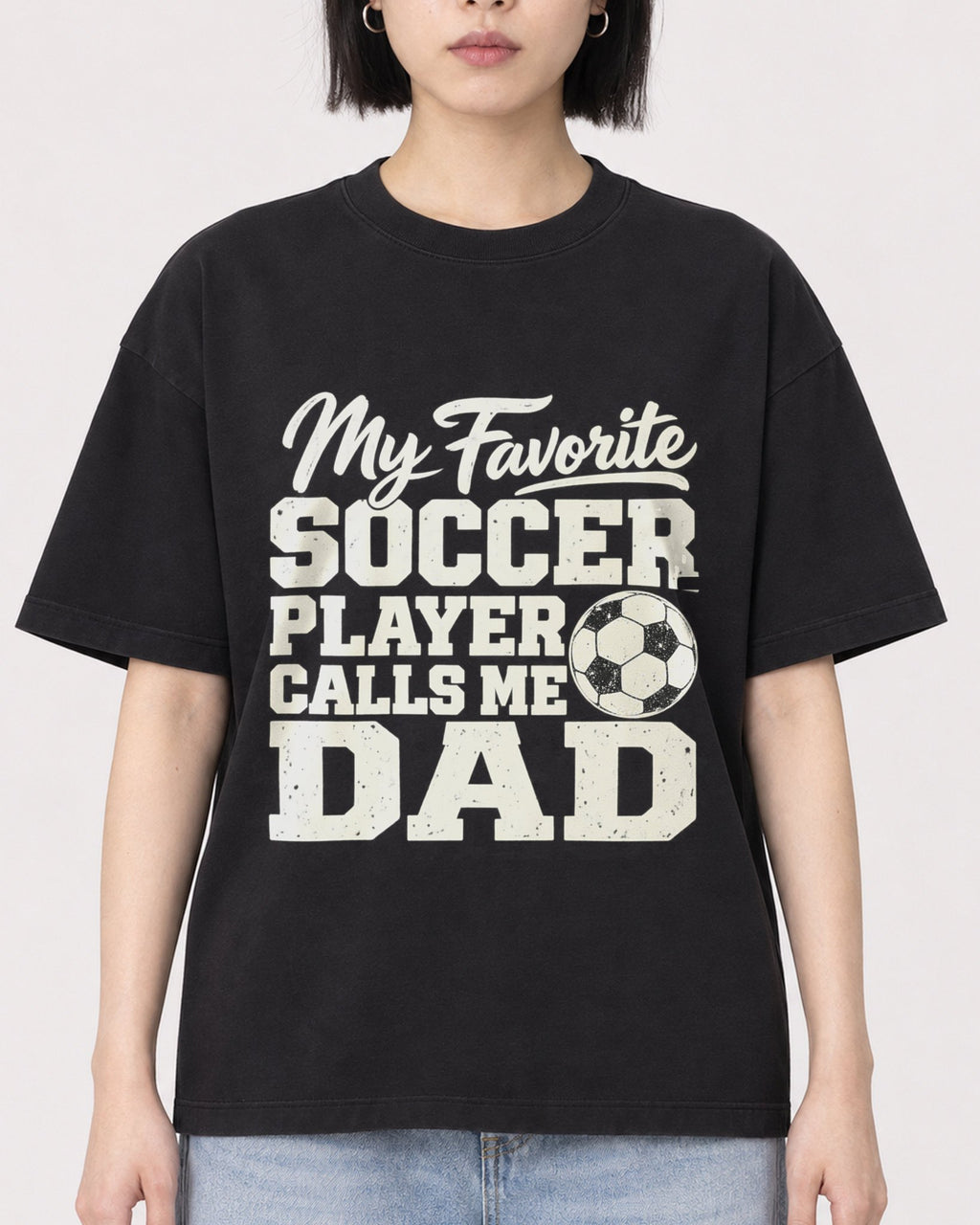 Mockup Boxy Heavyweight Tee Black female close-up 11