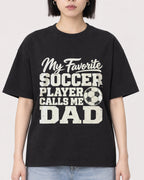 Mockup Boxy Heavyweight Tee Black female close-up 11